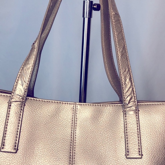MARK & GRAHAM gold genuine leather tote. - Picture 4 of 16